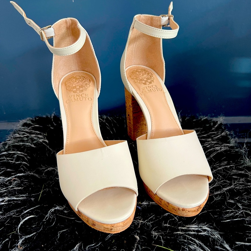 5.5 Vince camuto ciestie platforms